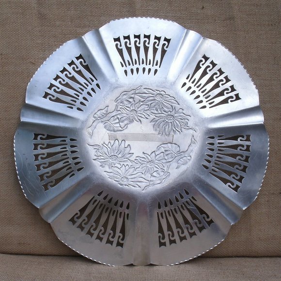 Vintage Farber & Shlevin Poinsettia Aluminum Serving Tray - Picture 2 of 16